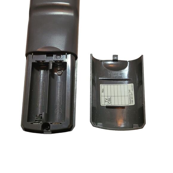 Sony RM‑V202 Universal Remote Commander – DVD/TV/VCR/SAT – Tested & EUC - Picture 6 of 6